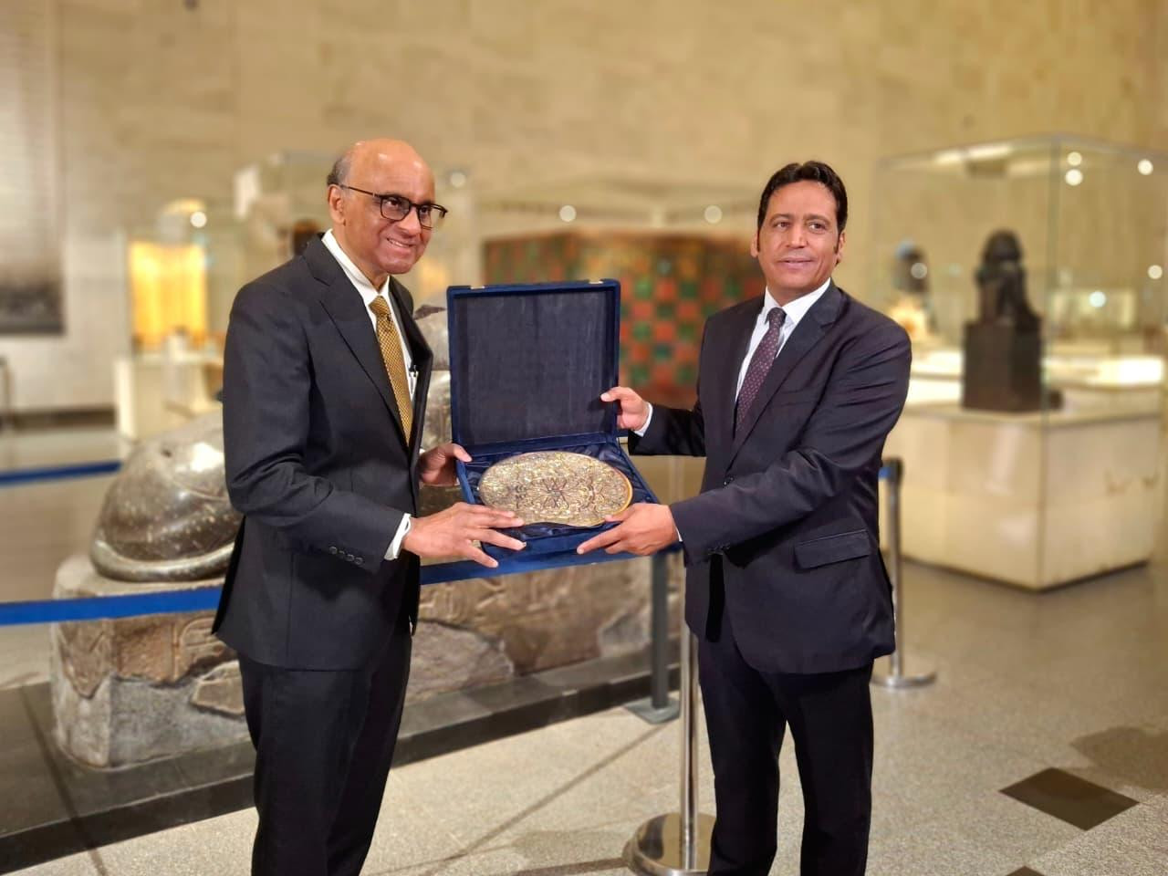 رئيس جمهورية سنغافورة يزور المتحف القومي للحضارة المصرية