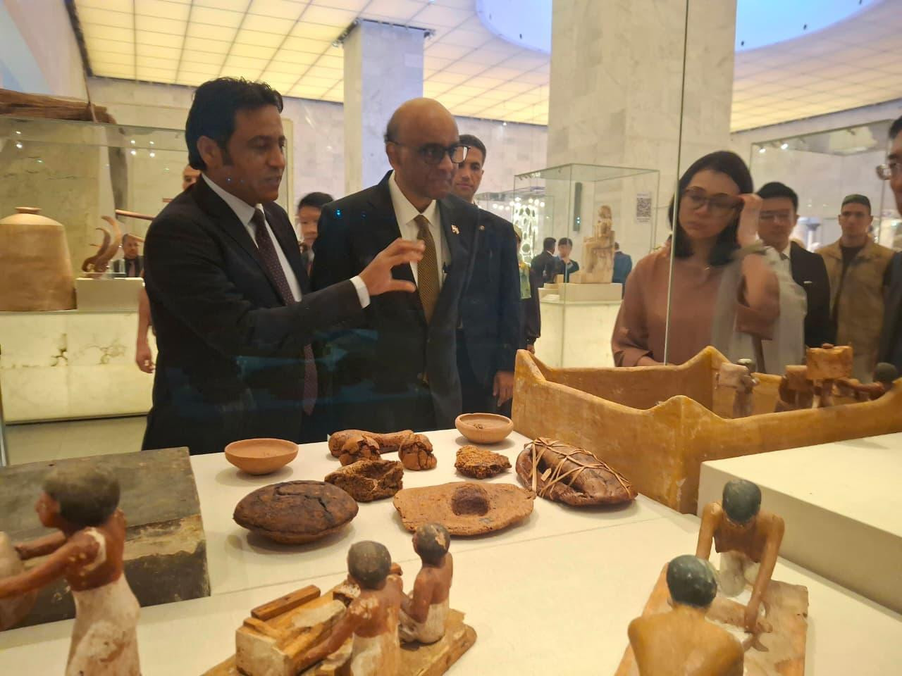 رئيس جمهورية سنغافورة يزور المتحف القومي للحضارة المصرية