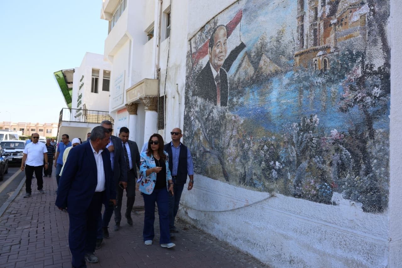 الدكتورة منال عوض