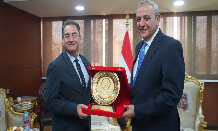 محافظ الغربية يستقبل السفير الفرنسي على أرض عروس الدلتا