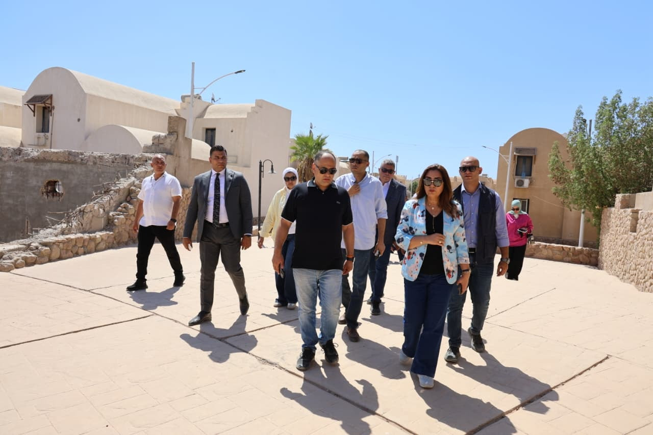 الدكتورة منال عوض