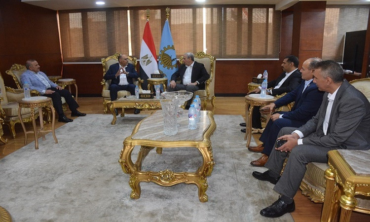 محافظ الغربية يستقبل وزيرالعمل لمتابعة حريق مصنع المحلة الكبرى