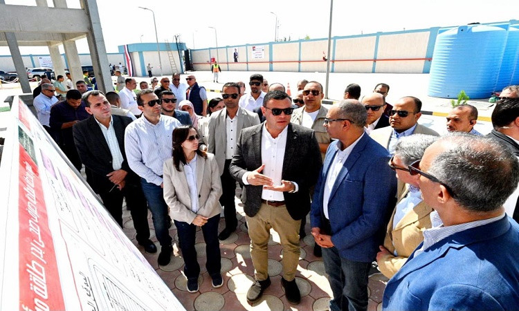 وزيرالإسكان ومحافظ البحيرة يفتتحان محطة معالجة الصرف الصحي بمركز بدر