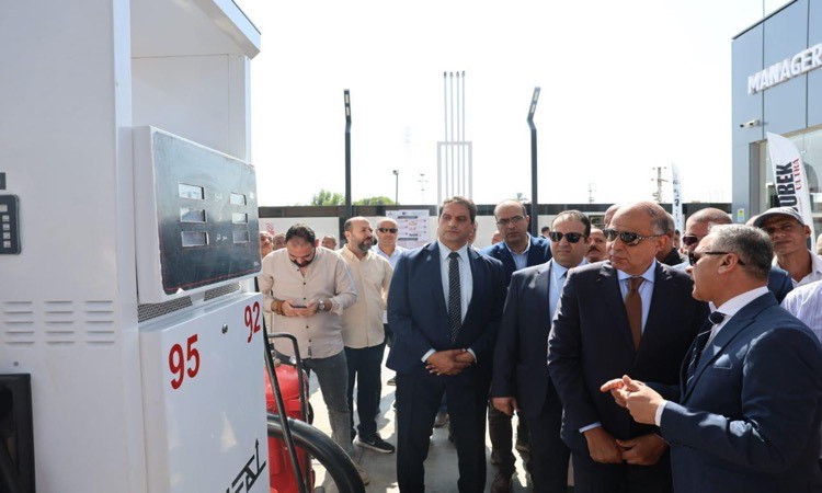 محافظ المنيا يفتتح محطة وقود جديدة بالعدوة