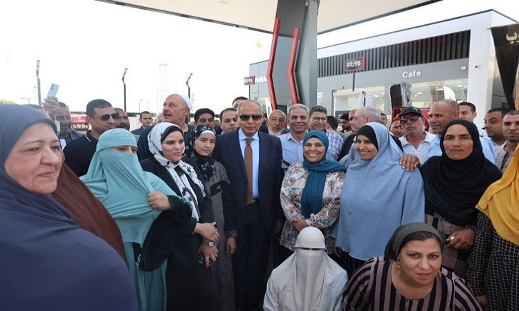 محافظ المنيا يفتتح محطة وقود جديدة بالعدوة