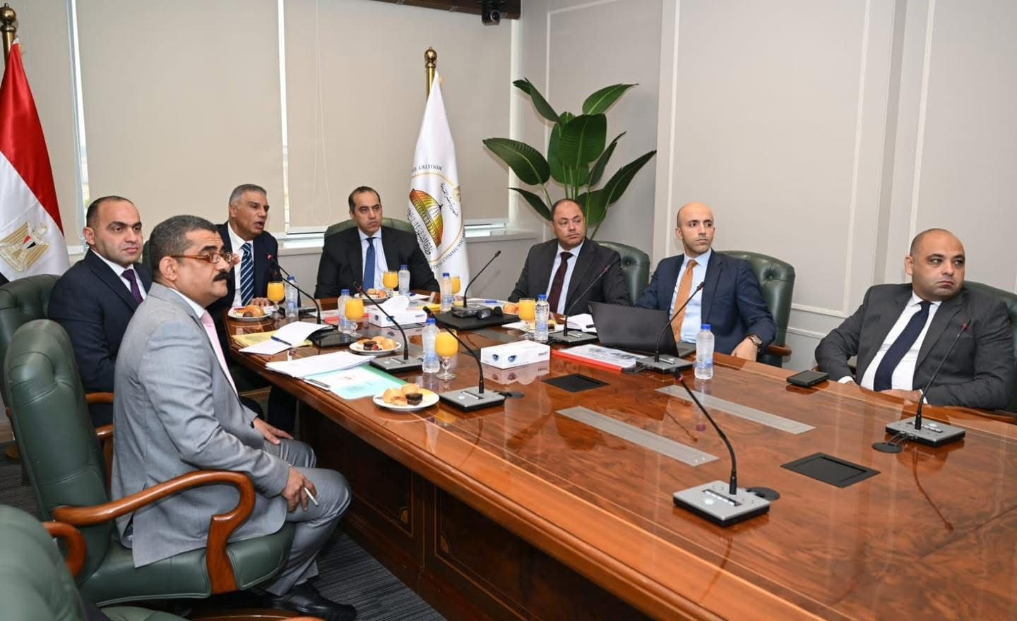 وزير الشئون النيابية والقانونية والتواصل السياسي