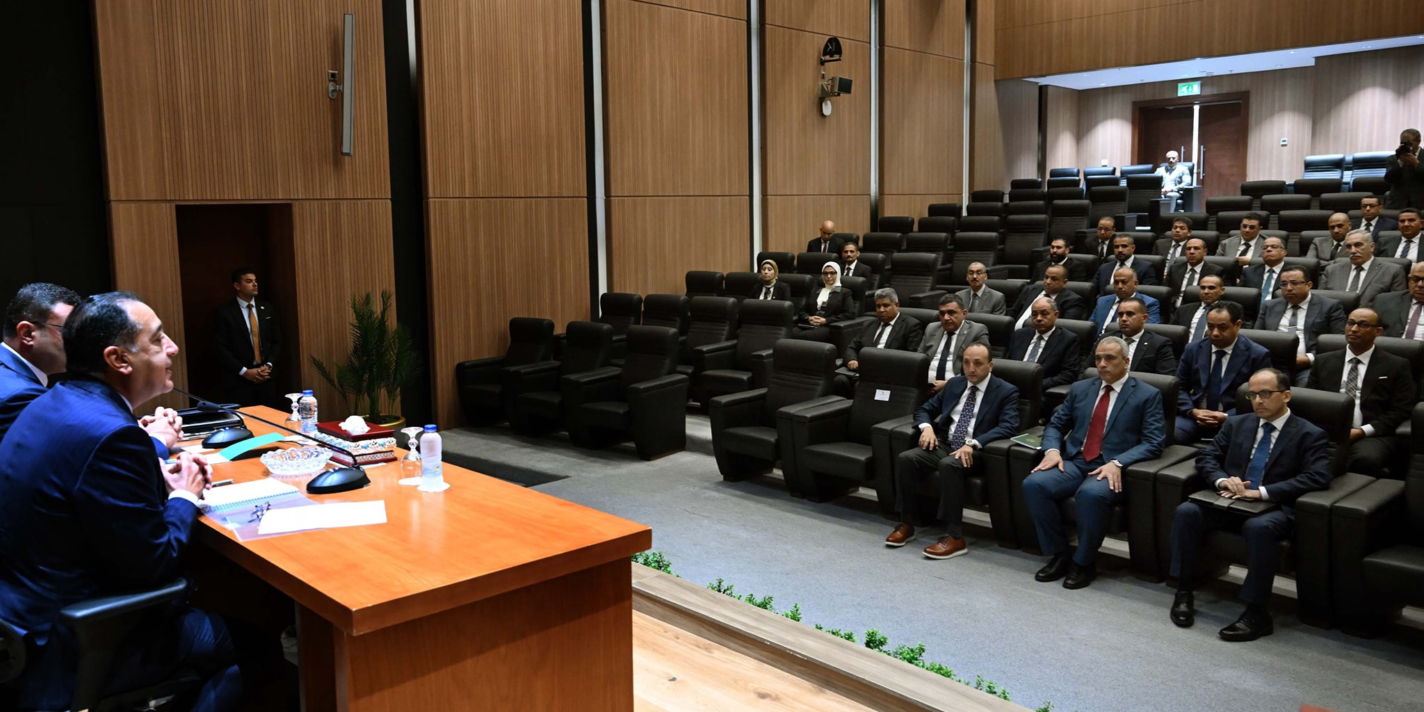 رئيس الوزراء ووزير الإسكان