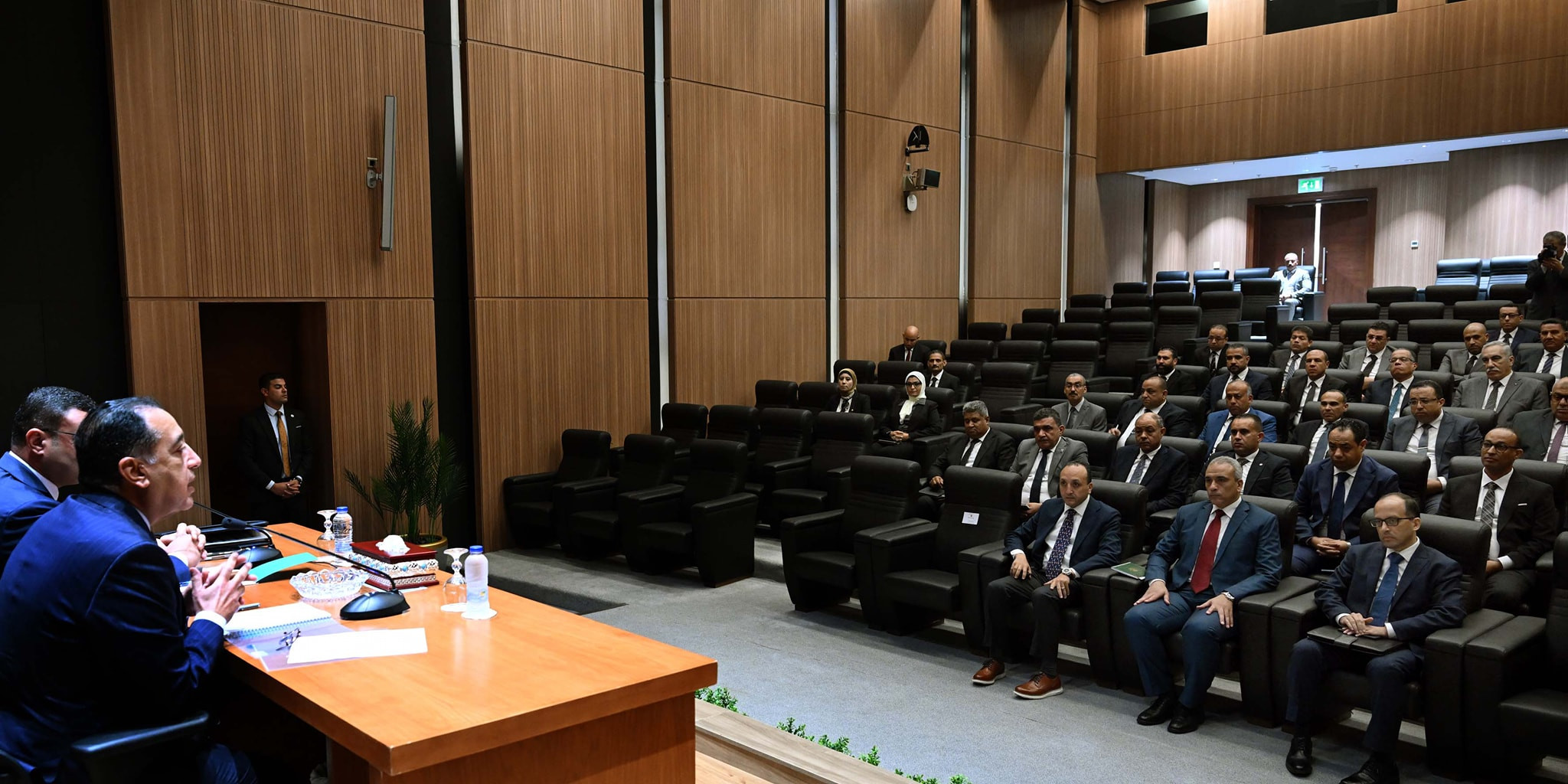 رئيس الوزراء ووزير الإسكان