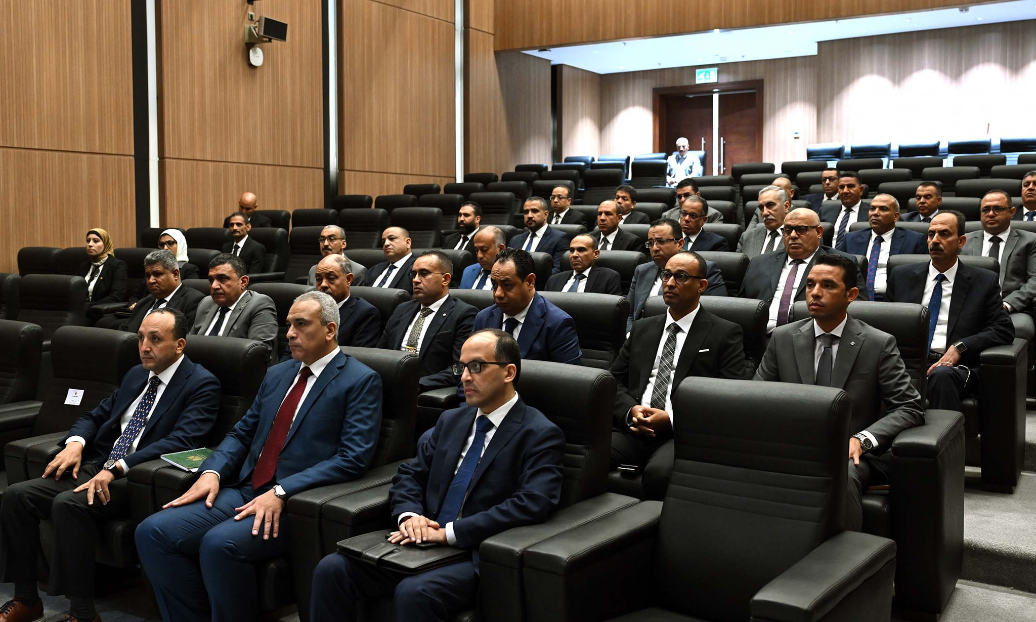 رئيس الوزراء ووزير الإسكان