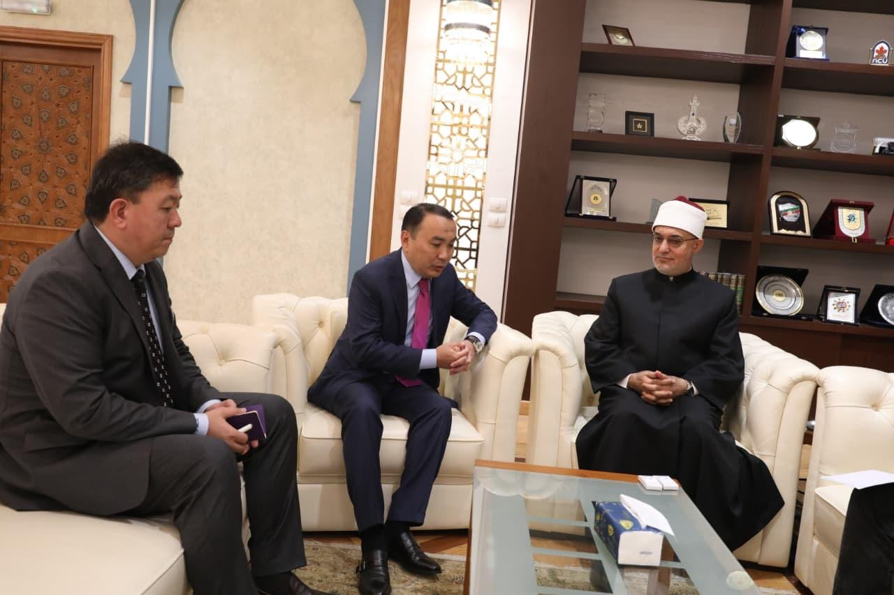 المفتي وسفير كازاخستان