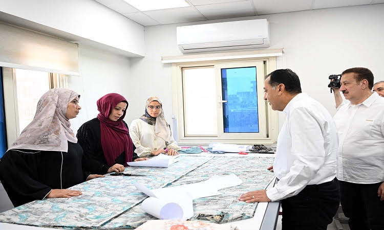 رئيس الوزراء يتفقد مركز تنمية وصحة الأسرة بـ