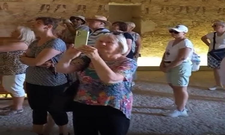 المناطق الأثرية بالمنيا تستقبل أفواج سياحية ألمانية واسترالية وفرنسية