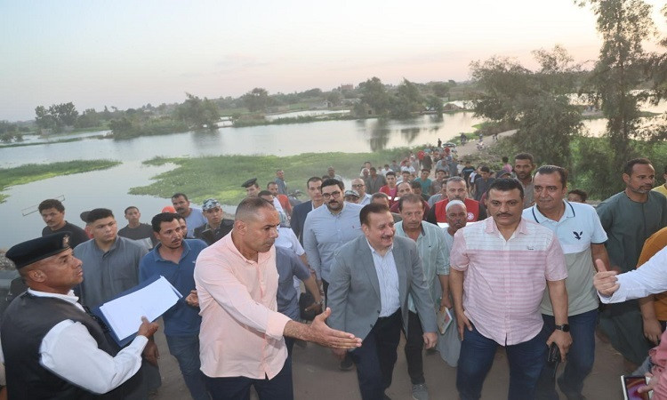 محافظ المنوفية يتفقد المواقع المتضررة من ارتفاع منسوب المياه النيل