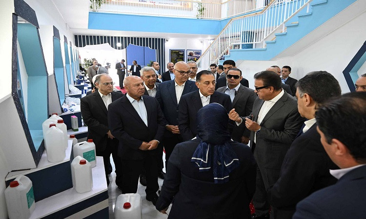 رئيس مجلس الوزراء يفتتح ويتفقد عدد من مصانع الكيماويات الدوائية بالقلي