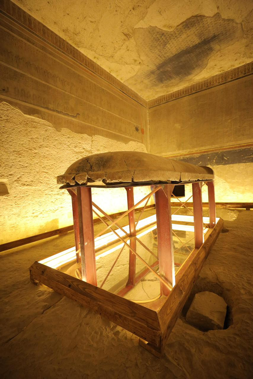 وزير السياحة والآثار