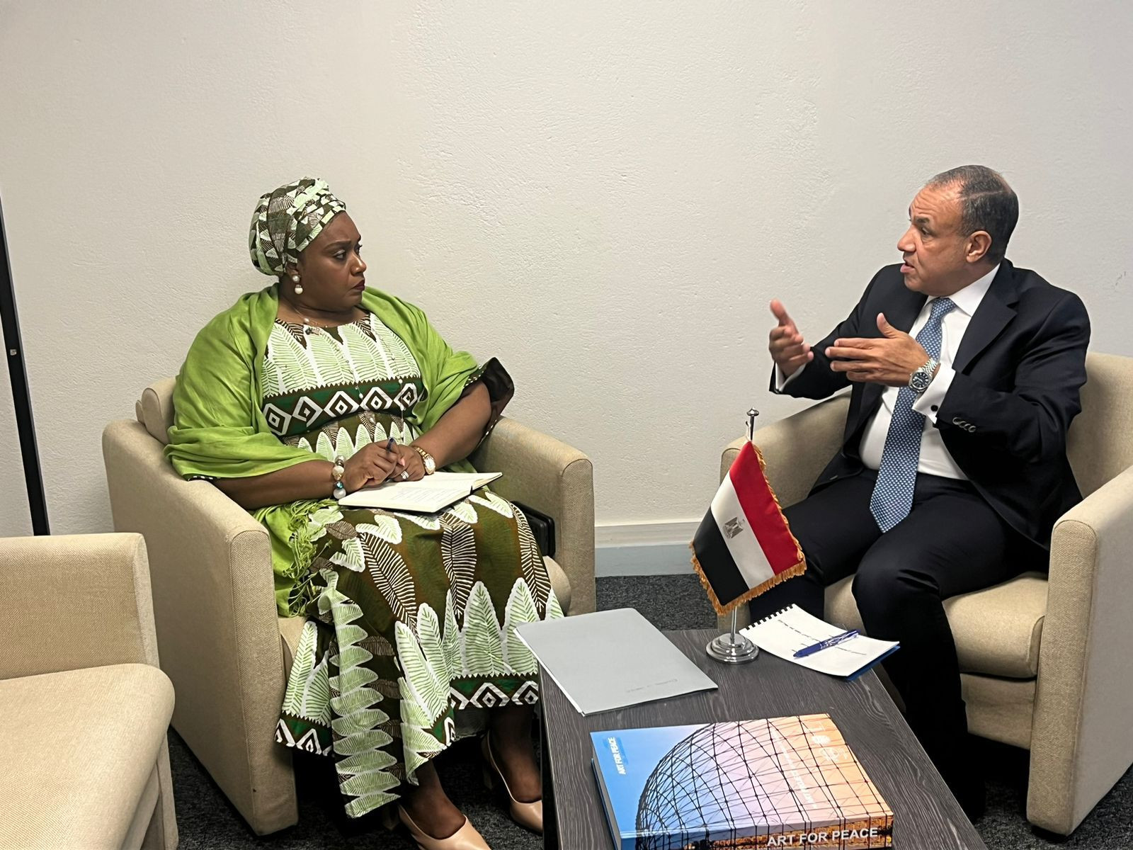 عبد العاطي ووزيرة التعليم في ليبريا