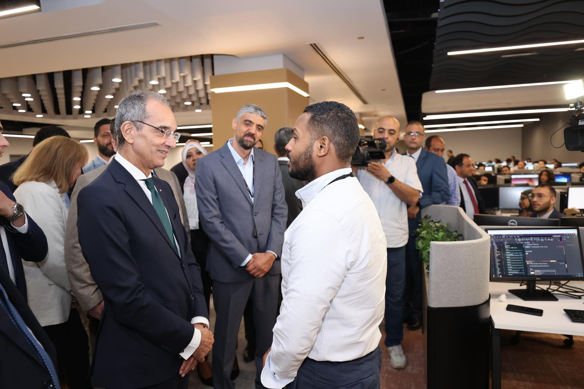 وزير الاتصالات