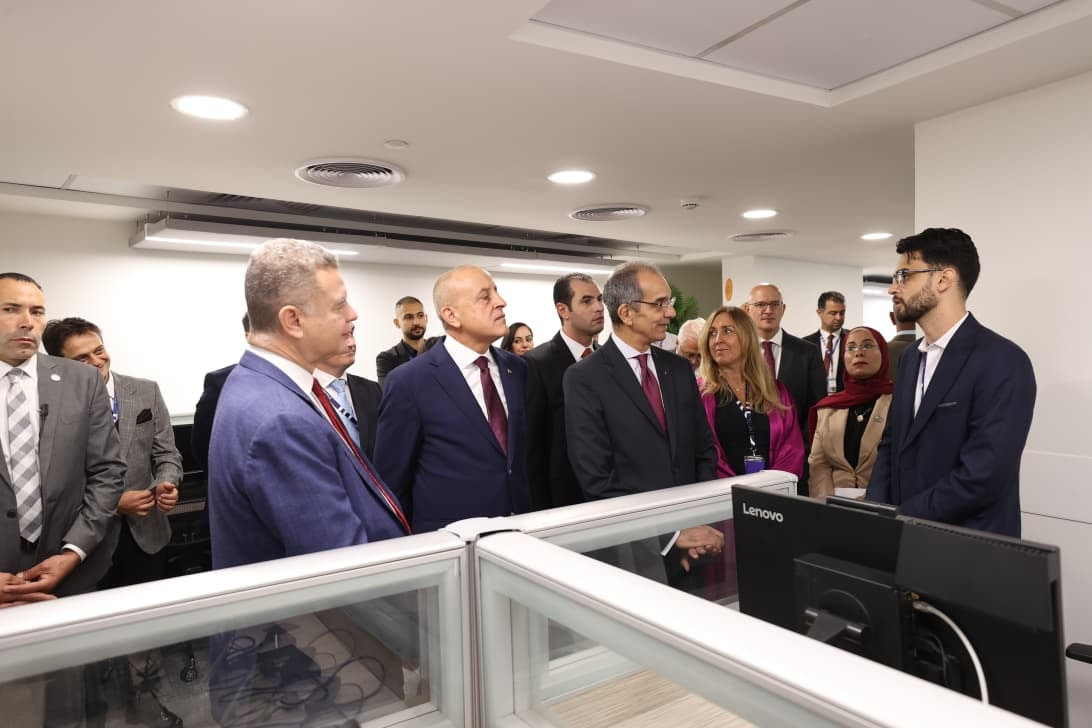 وزير الاتصالات