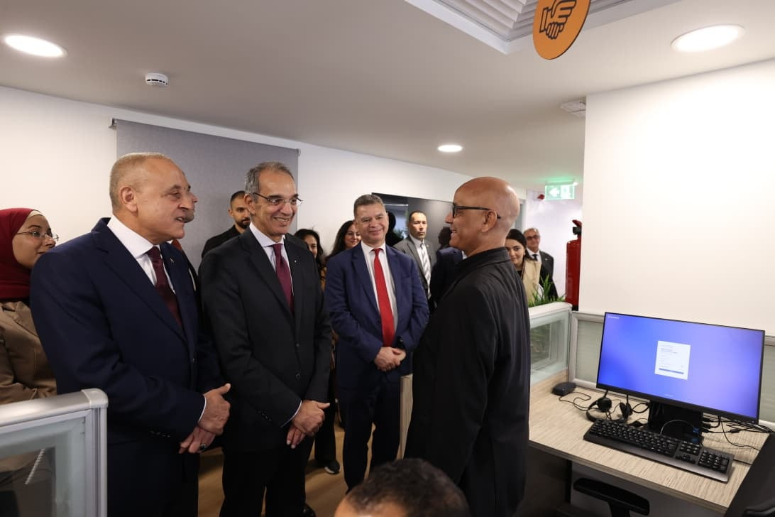 وزير الاتصالات