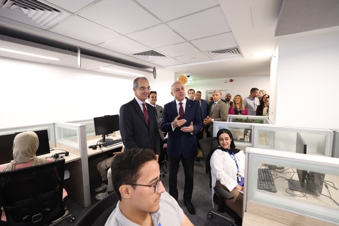 وزير الاتصالات