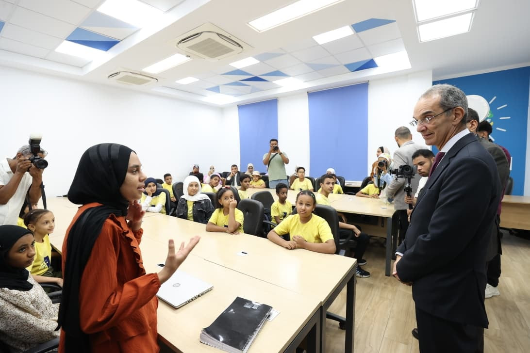 وزير الاتصالات