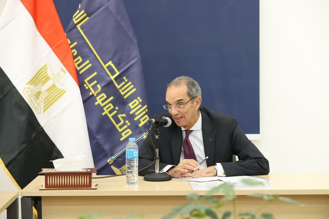 وزير الاتصالات