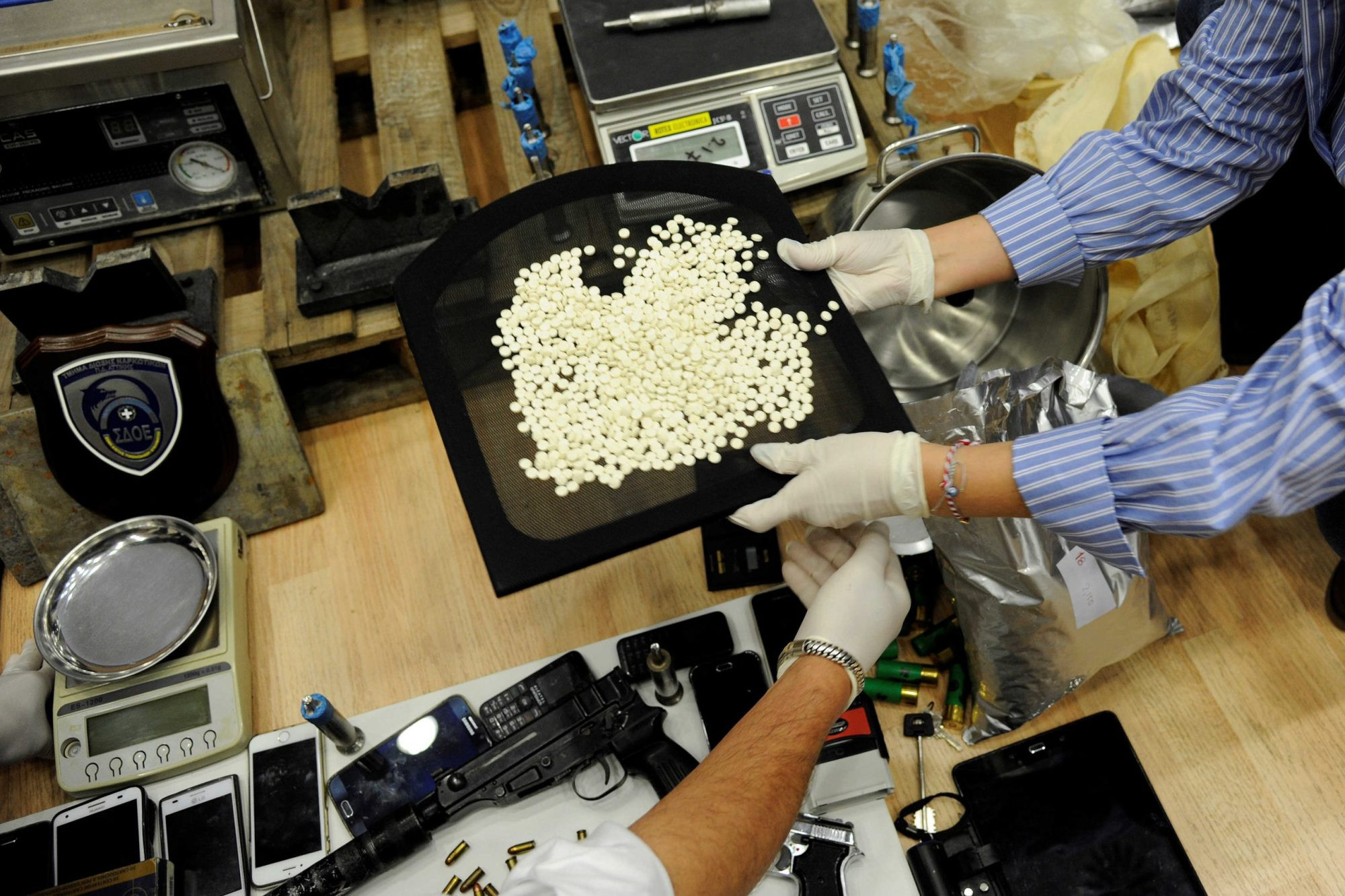 مكافحة جرائم المخدرات