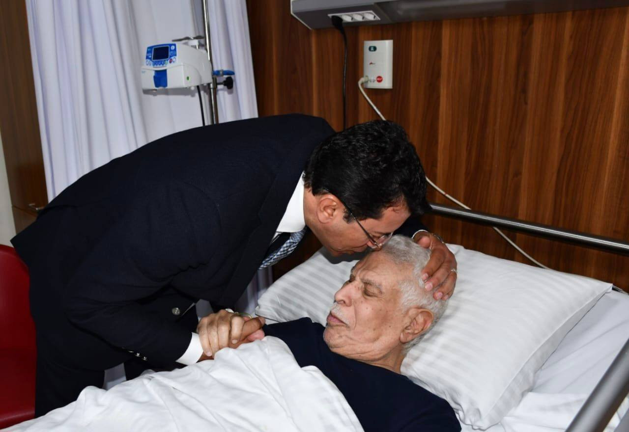 وزير الرياضة وحسن شحاته