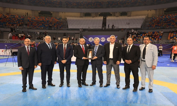 اختتام بطولة السفير الكوري للتايكوندو في القاهرة بعد عرض عالمي لفريق 