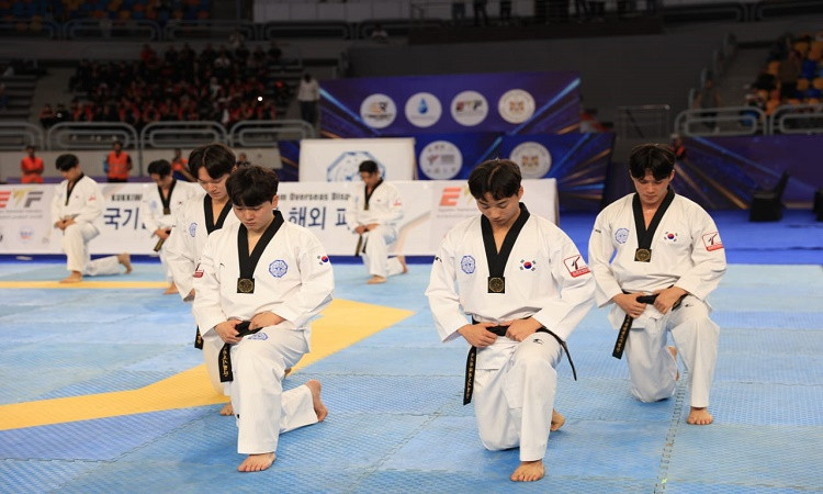 اختتام بطولة السفير الكوري للتايكوندو في القاهرة بعد عرض عالمي لفريق 