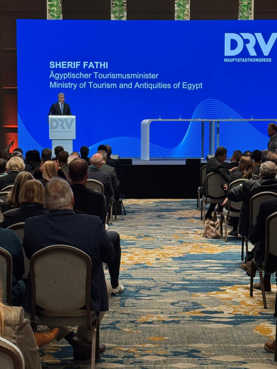 وزير السياحة والآثار