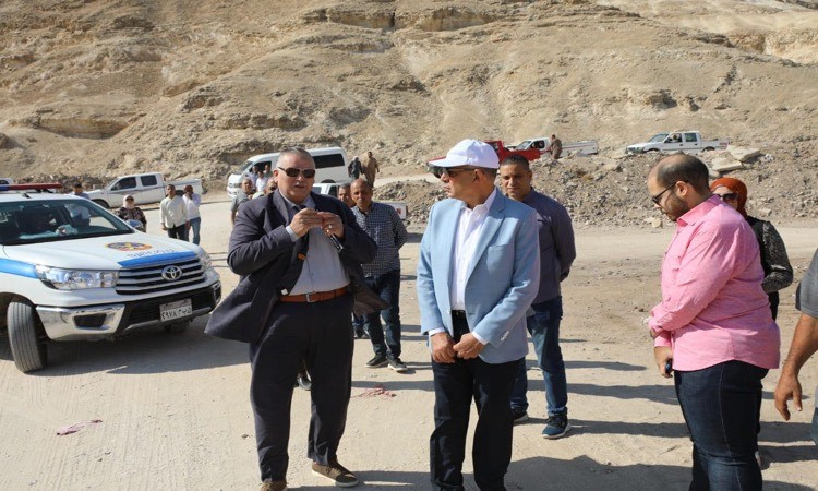 محافظ المنيا يتفقد مخر