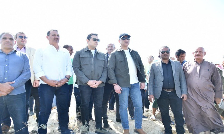 محافظ الفيوم يشارك الصيادين فرحة افتتاح موسم الصيد في بحيرة قارون