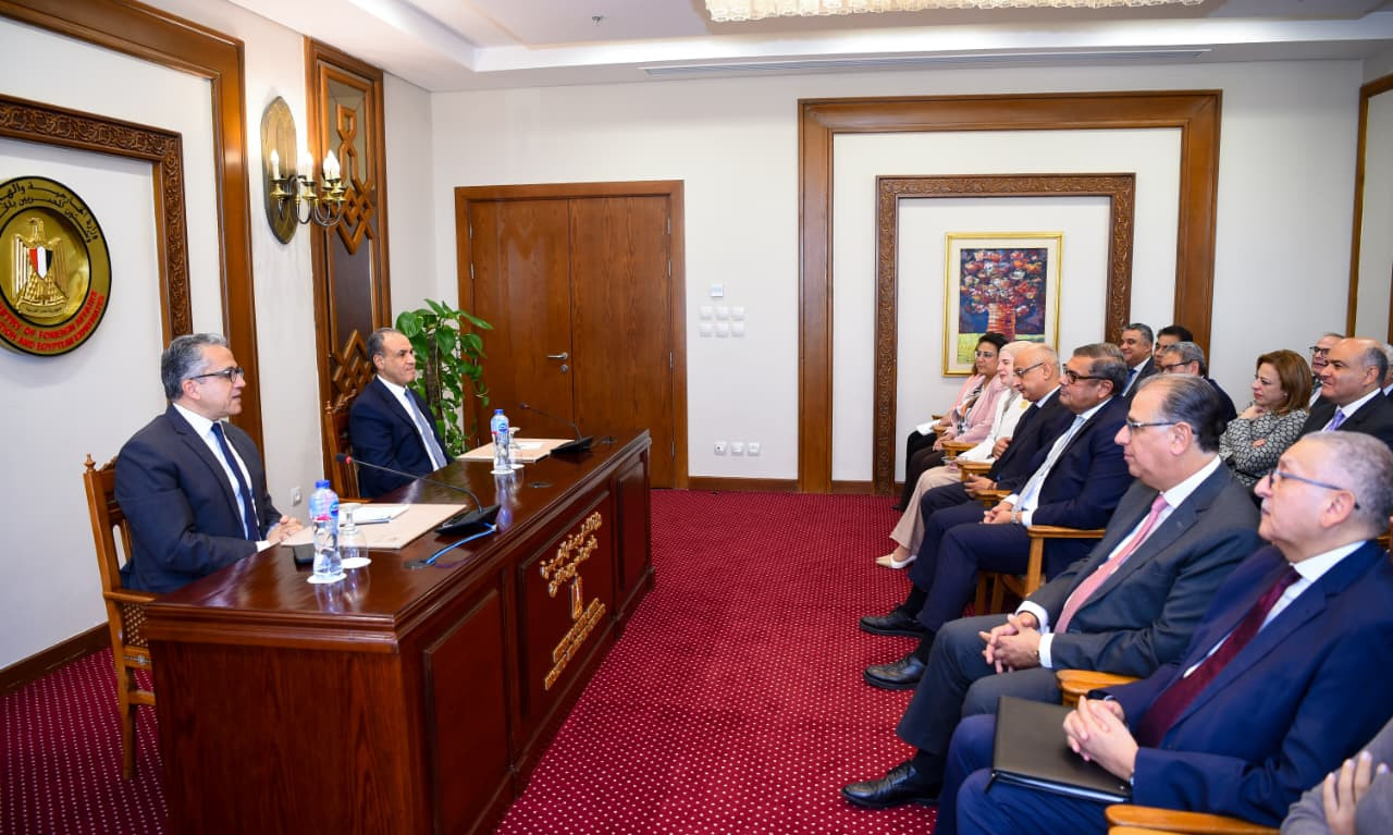 وزير الخارجية يستقبل الدكتور خالد العناني