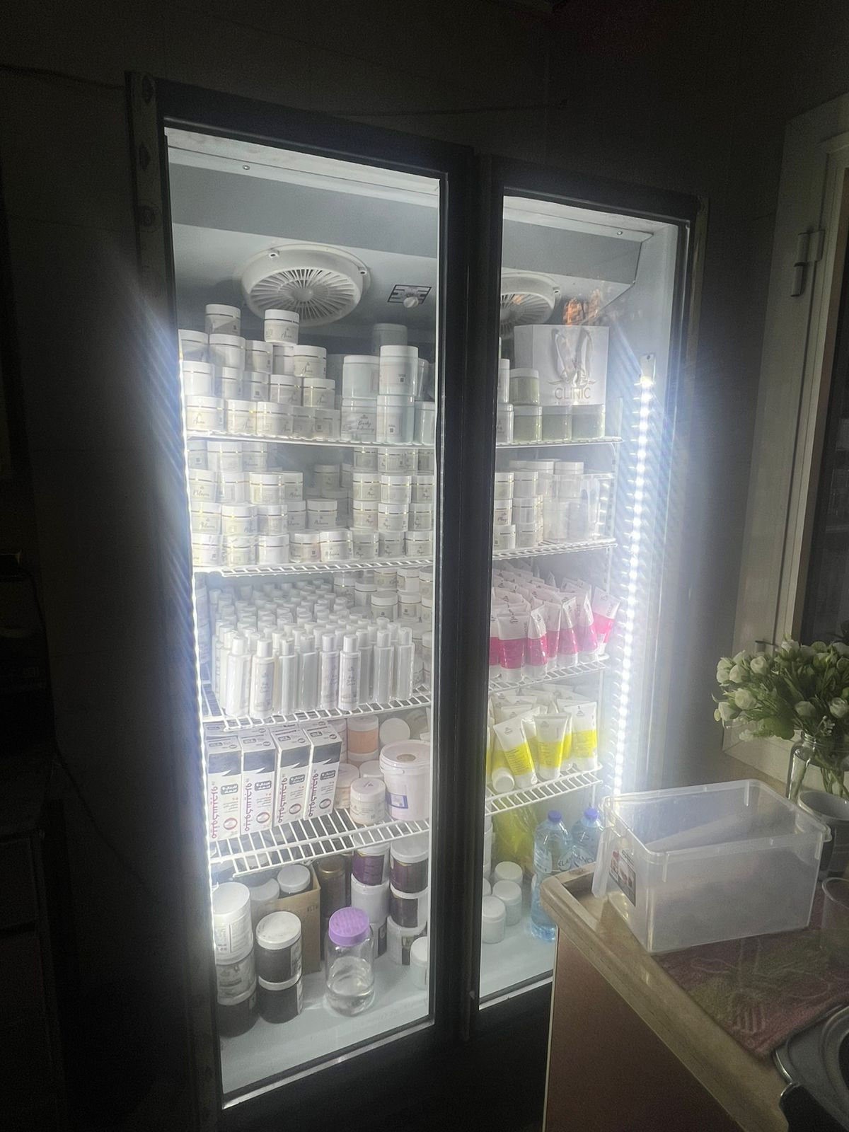 اغلاق مركز تجميل