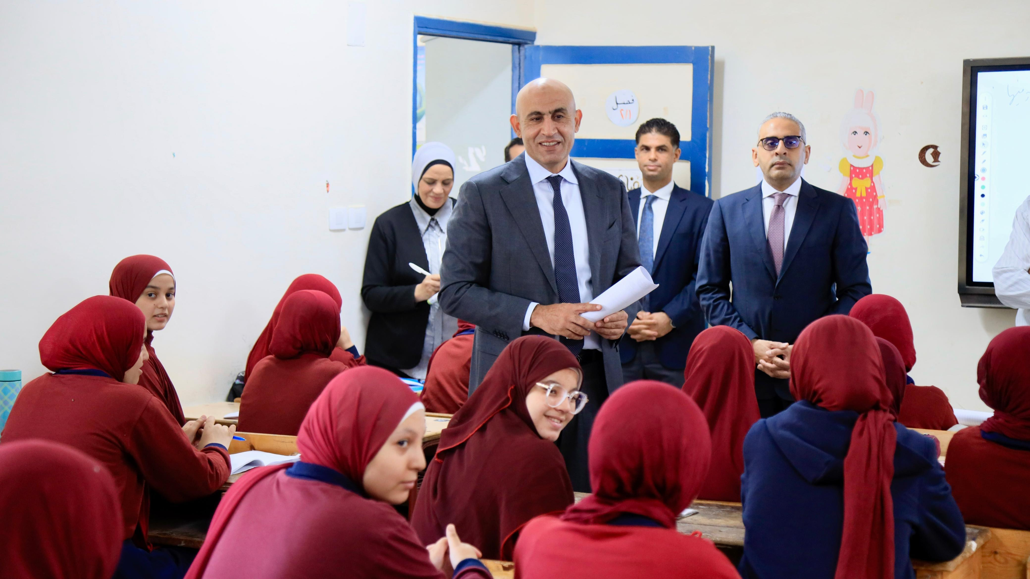 التعليم زيارة مفاجئة