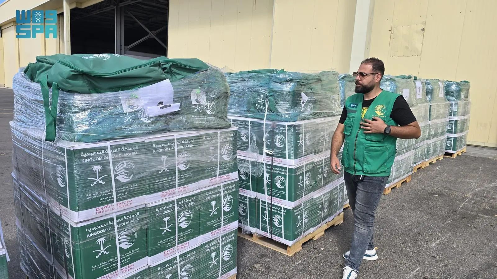 طائرة الاغاثة السعودية