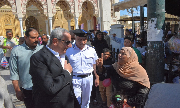 محافظ الغربية يلتقي الزائرين خلال احتفالات المولد الأحمدي