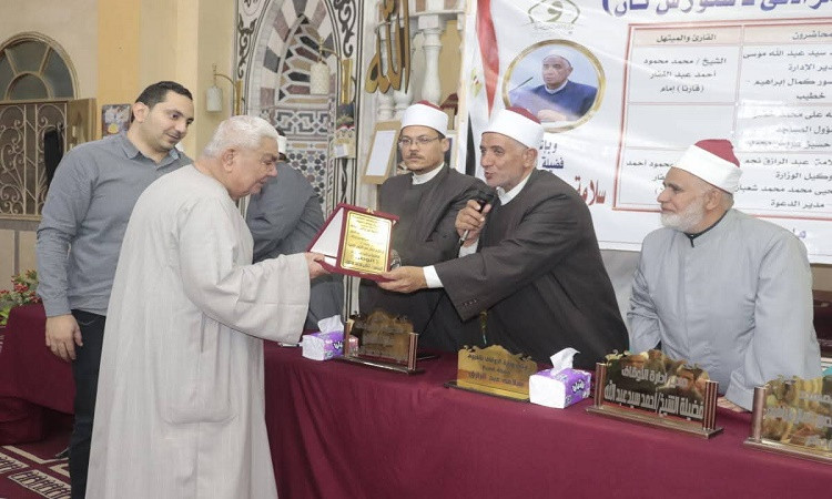 مدير أوقاف الفيوم يكرم الأطفال المتميزين في حفظ القرآن وأبطال القوات ا
