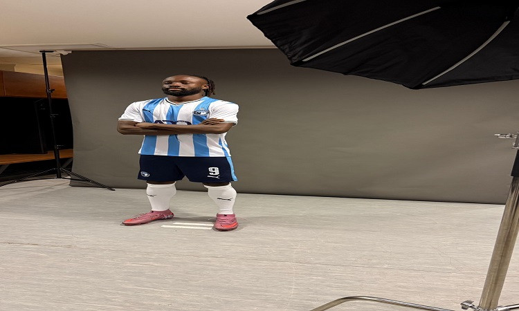 بيراميدز يجري لجلسة التصوير الرسمية قبل السوبر الأفريقي