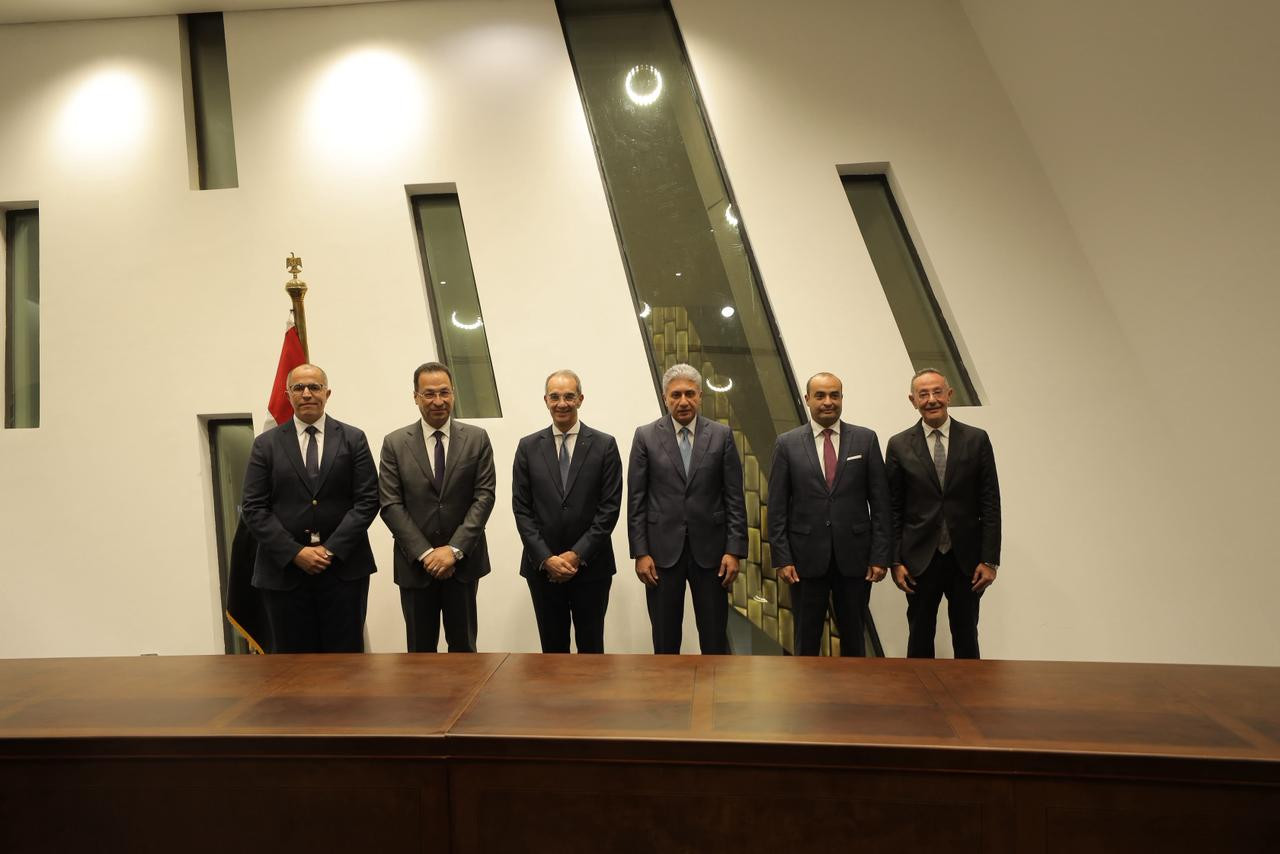 شريف فتحي وزير السياحة والآثار،