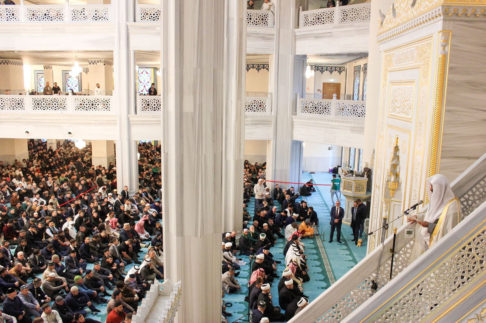 إمام وخطيب المسجد النبوي