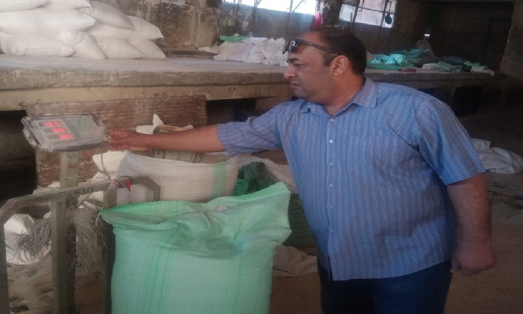 تحرير 272 مخالفة تموينية وضبط سلع مدعمة قبل بيعها بالسوق السوداء بالمن