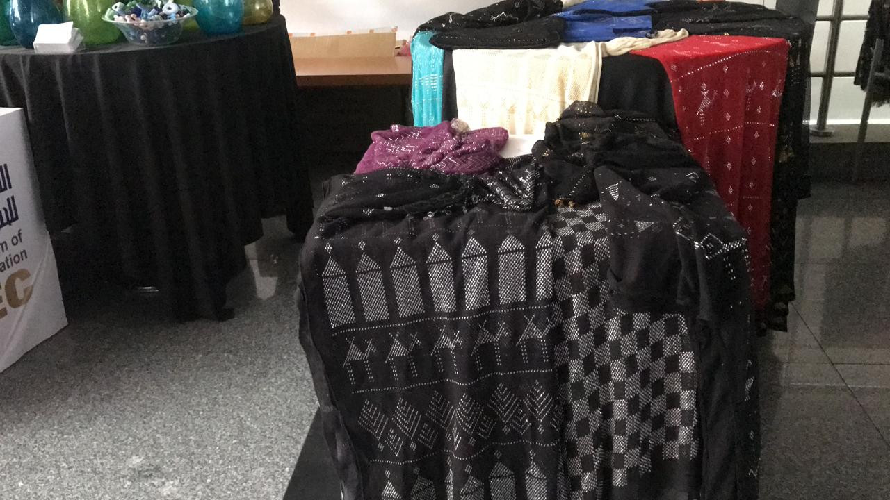 حضارة وشعوب