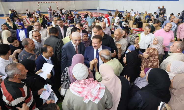 محافظ المنوفية يسلم مساعدات مالية وعينية لـ 155 حالة من الأسر الأولى ب