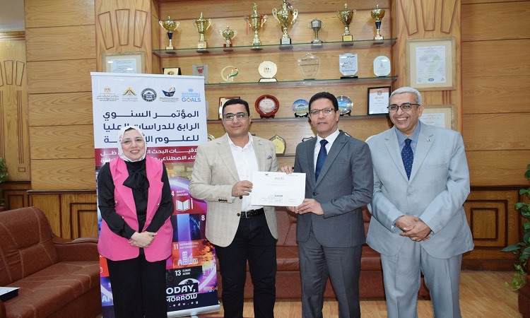 جامعة بنها تكرم أفضل الباحثين ومنظمي مؤتمر الدراسات العليا للعلوم الإ