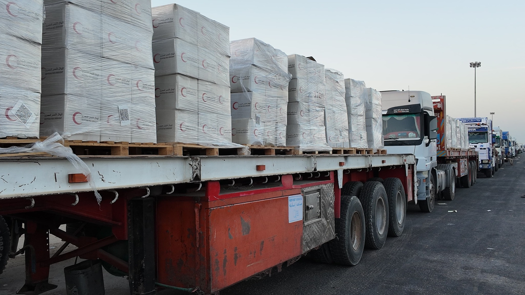 الهلال الاحمر مساعدات