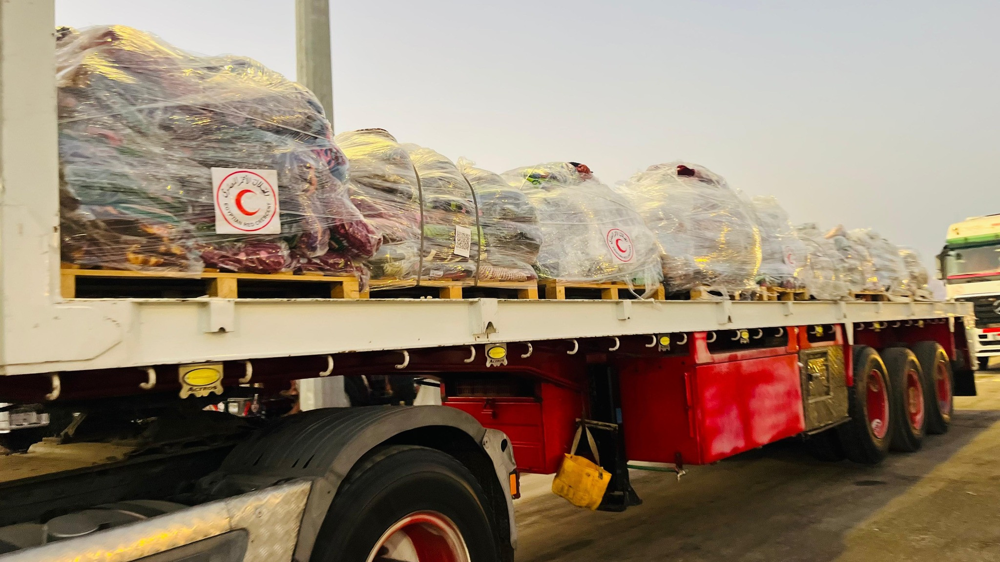 الهلال الاحمر مساعدات