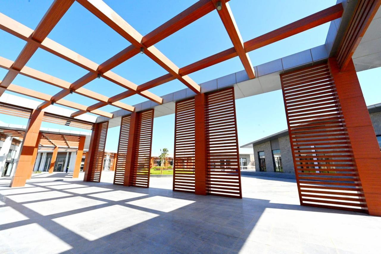 وزير الإسكان في تلال الفسطاط