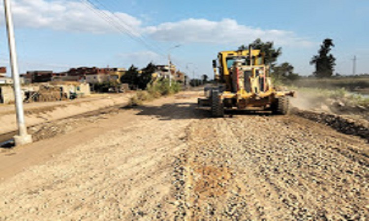 بتكلفة 27.5 مليون جنيه.. رفع كفاءة طريق جسر فرهاش بكوم حمادة